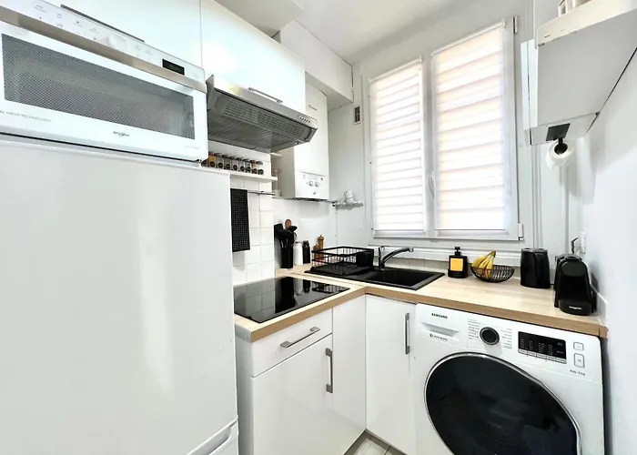 Apt Parisian Charm With Amazing View Near Metro