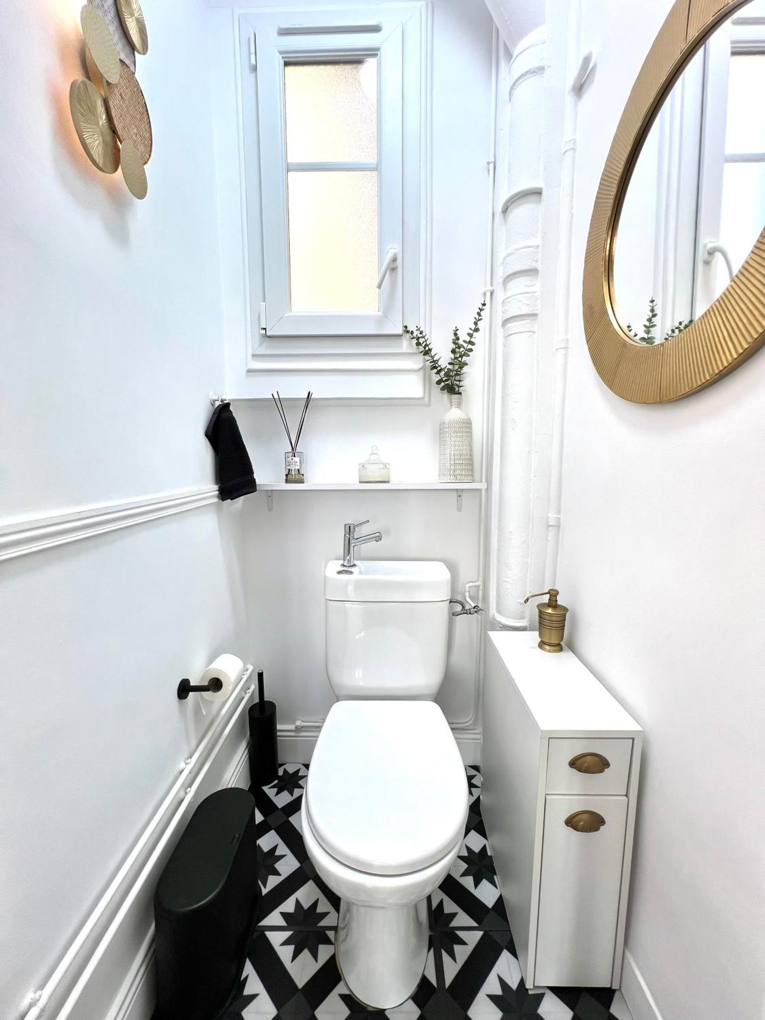 Apartment Parisian Charm With Amazing View Near Metro
