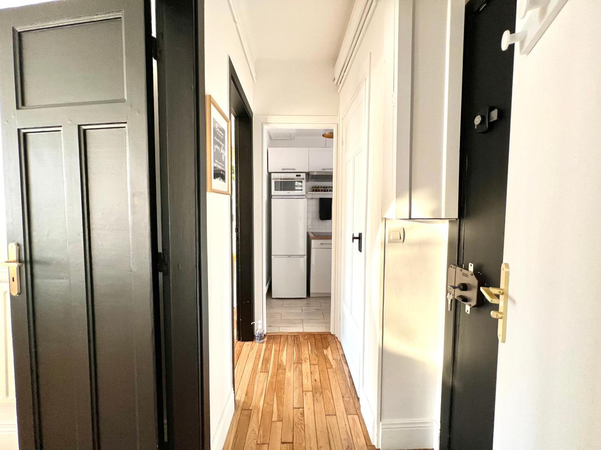 Apartment Parisian Charm With Amazing View Near Metro Asnieres-sur-Seine